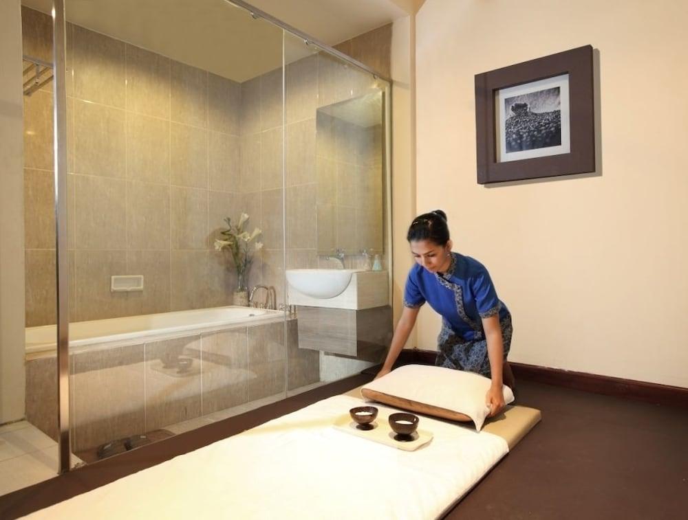 Hotel Dafam Semarang Bagian luar foto